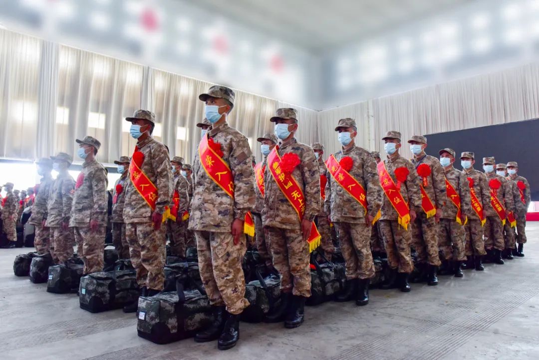 各征集地区陆续起运火箭军2023年春季入伍新兵3月16日开始热血披戎装