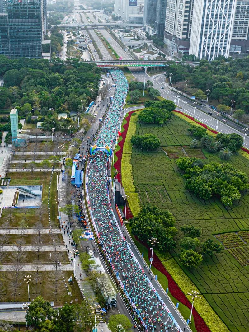 2022深圳马拉松最美"跑手河".深圳晚报记者 宁杰文 摄