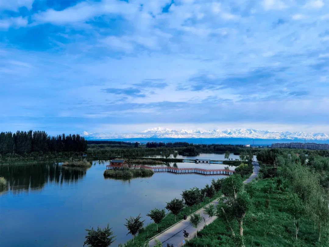 阿克苏多浪河国家湿地公园一角.