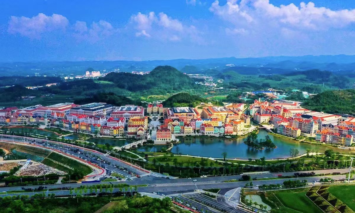 贵安华为云数据中心项目规划总投资80亿元,全部建成后可容纳100万台