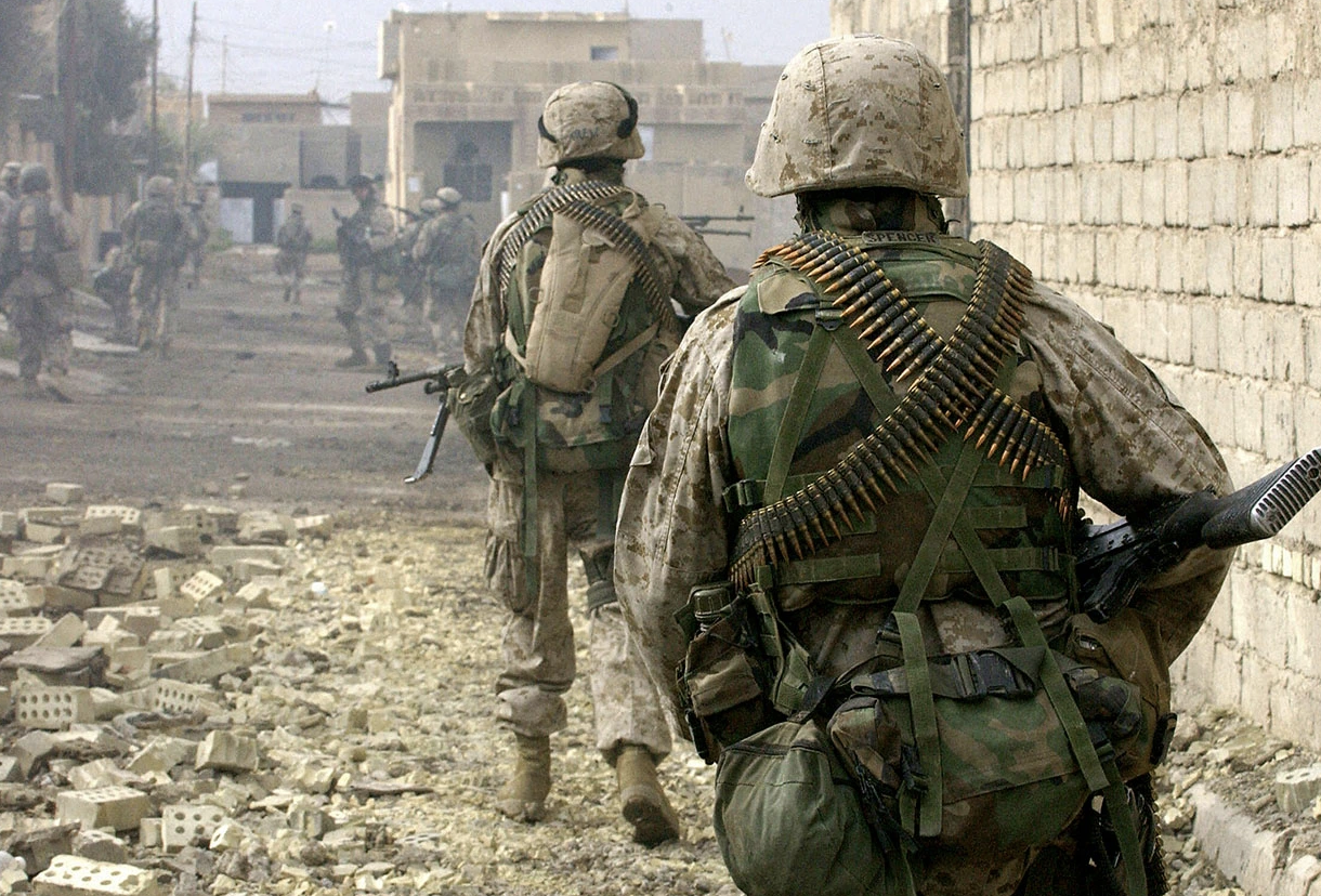 ↑美军在伊拉克的城市中巡逻