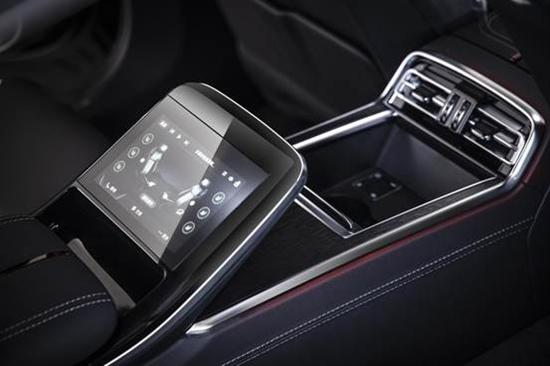 豪车自有豪车品质 红旗H9建起“东方底蕴”