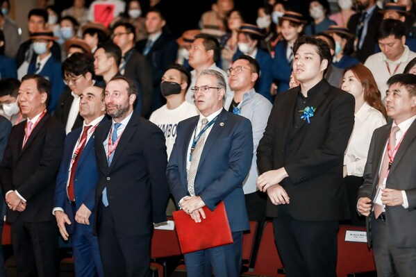 　　高中及奖学金项目发布活动邀请到众多学术专家及学术支持单位参与。