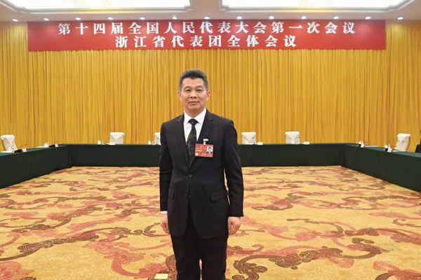 十四届全国人大代表,浙江省绍兴市柯桥区漓渚镇棠棣村党总支书记,村委