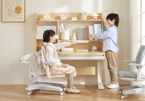 　　护童学习桌椅