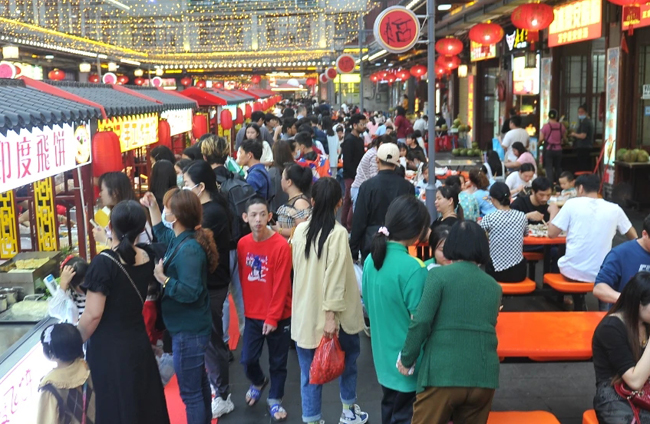 海口琼山福地夜巷开街 美食云集"撞击"味蕾  打造夜经济示范点诚意