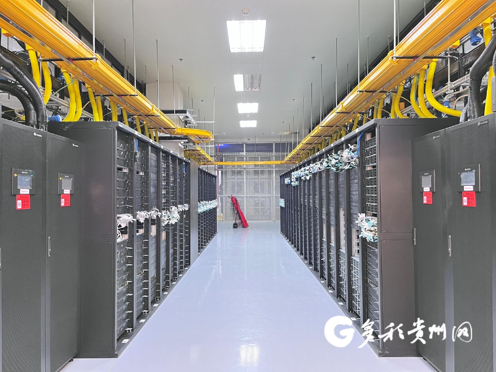 项目观摩会贵安新区华为云数据中心项目容纳超过100万台服务器