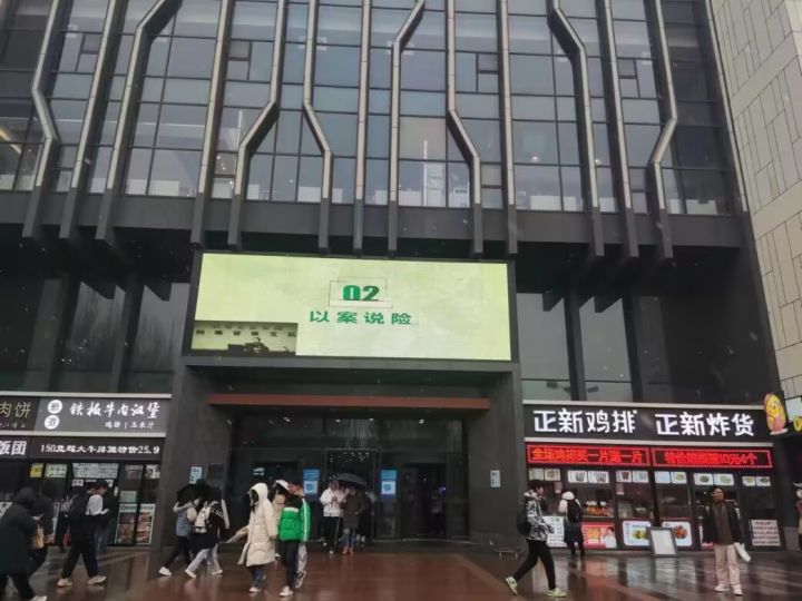 　　图：吉林大学日新楼食堂