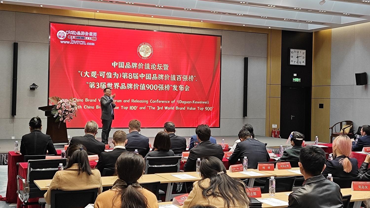 　　北京大学经济学院西南分院执行院长、北京大学著名学者阎雨做了精彩的致辞