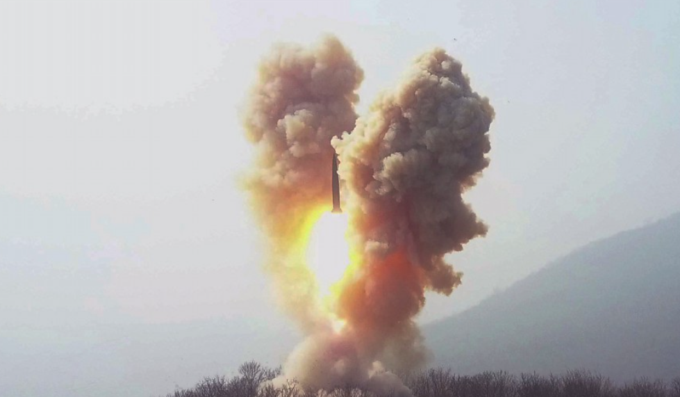 朝中社：朝鲜进行“核反击假想综合战术训练”，金正恩对训练表示满意_手机新浪网