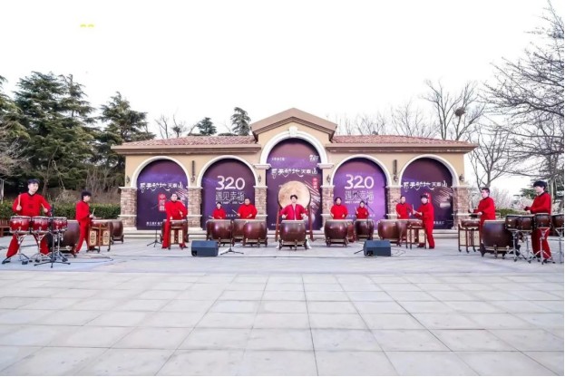 　　图：感天动地天泰山-中国鼓现场