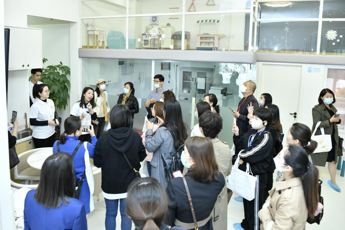 　　*艾尼优加探园现场