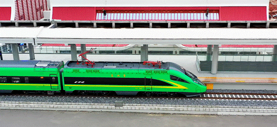 　　(中老铁路实拍图)