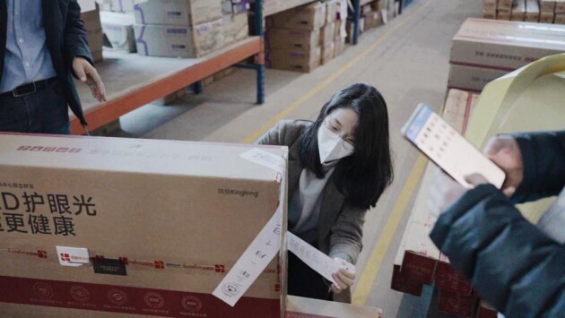 　　*老爸抽检团队现场拆箱