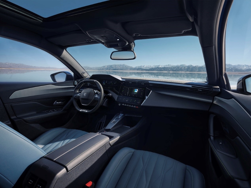 标致408x内饰.东风标致供图 华龙网发