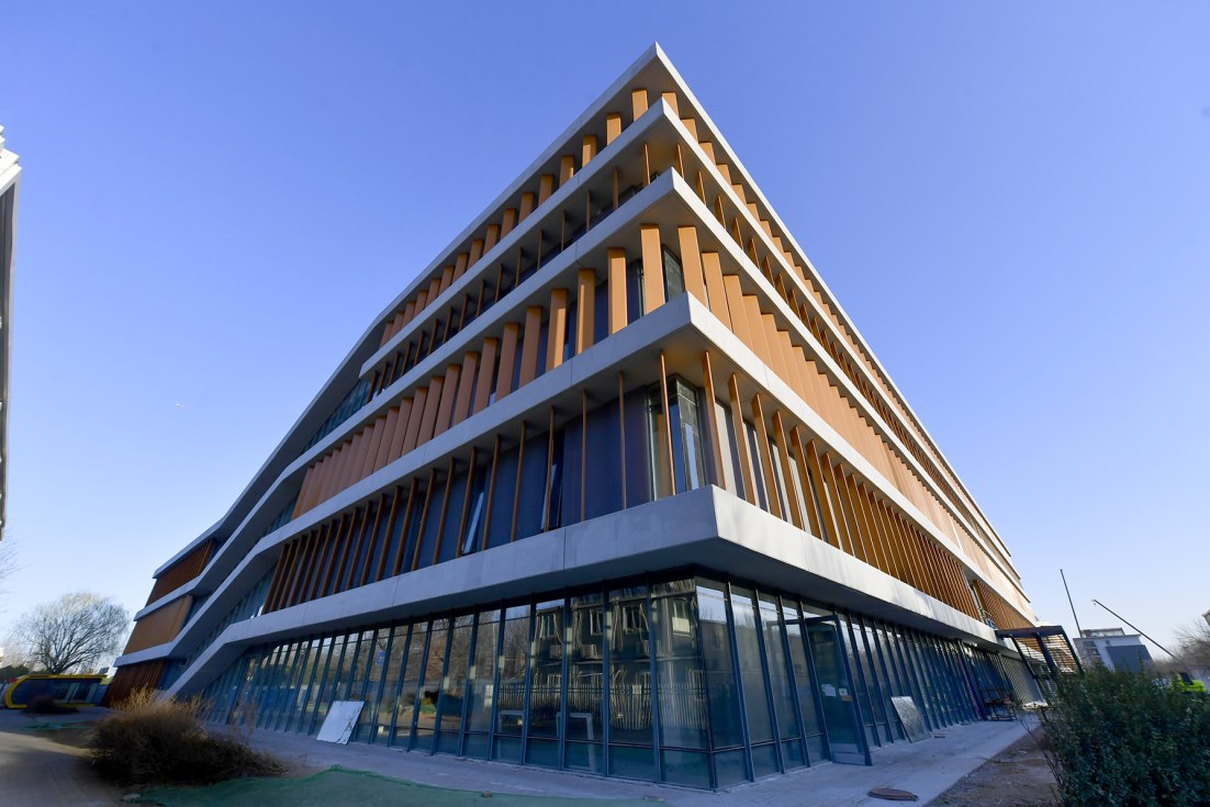 正在改造中的台湖图书城.记者 常鸣/摄