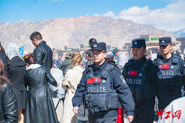 新疆喀什:移民管理警察护航肖贡巴哈尔节系列活动|边境_新浪财经_新浪