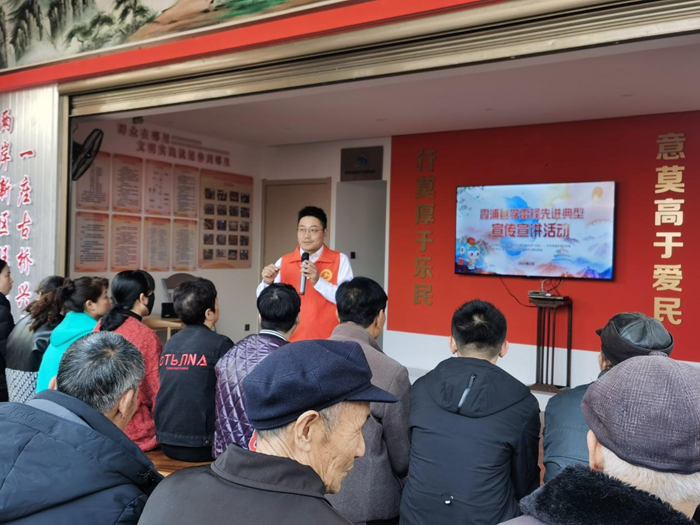 图为西关社区现场宣讲图.兰玲玲 摄