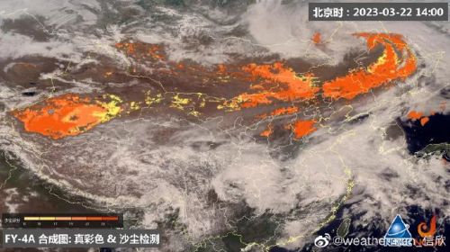 22日上午，北京黄沙漫天，空气里有呛鼻的土腥味，空气质量严重污染，PM10浓度爆表。