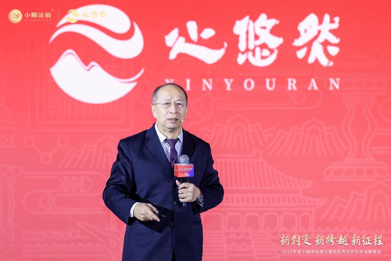 　　金一南少将进行主题演讲