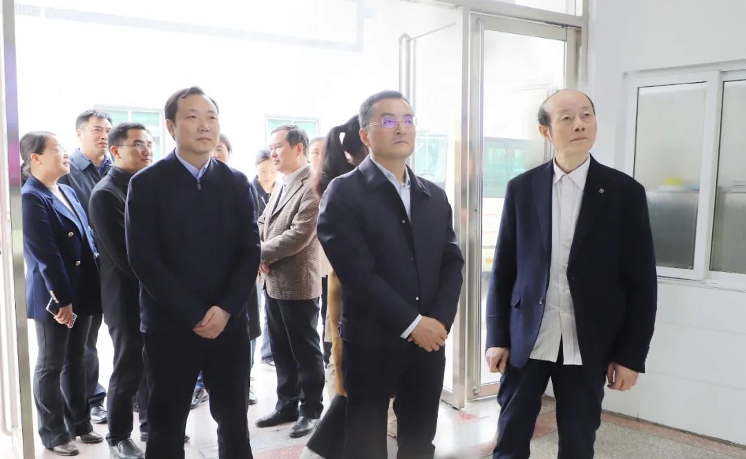 南昌市人民政府党组成员,副市长王强莅临三鑫医疗调研