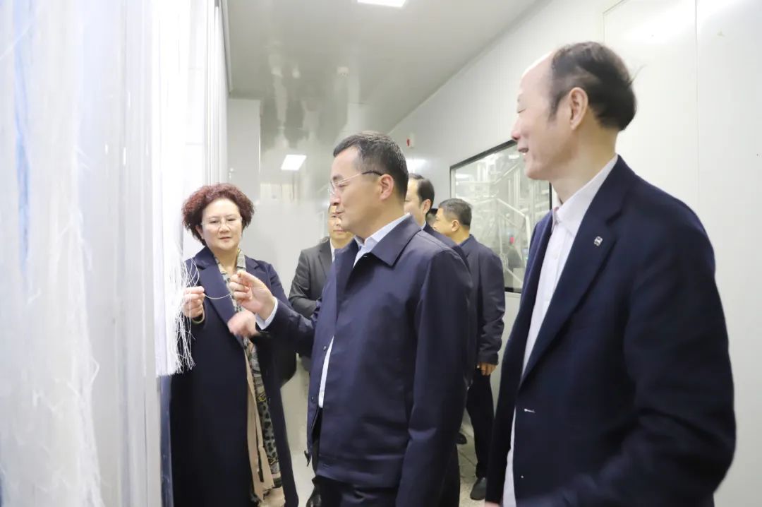 南昌市人民政府党组成员,副市长王强莅临三鑫医疗调研