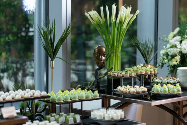 　　酒店法国籍总厨梅纳德·贝坎尼先生精心准备的春日主题茶歇