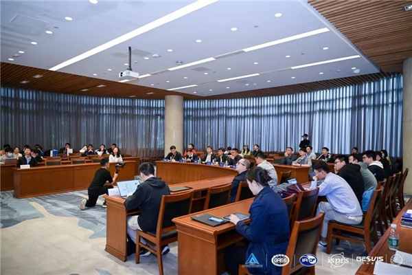 　　▲各赛道现场技术报告答辩