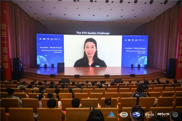 　　▲IEEE GRSS主席Mariko Burgin在线致辞