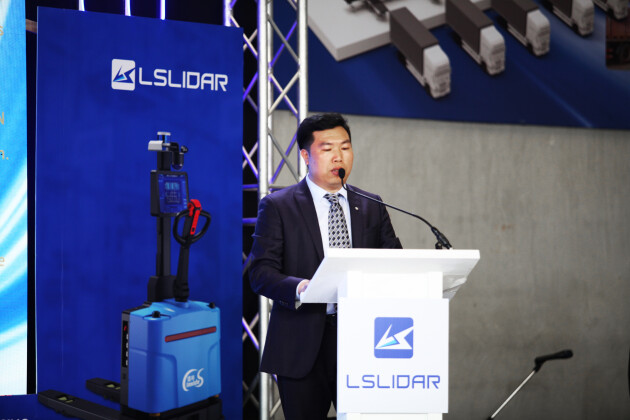 　　镭神智能副总裁杨品桂先生