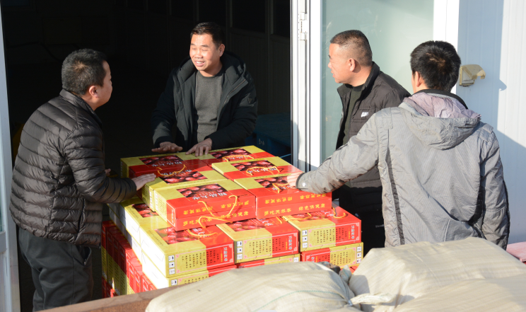 　　图:碧生源爱心帮扶行系列活动