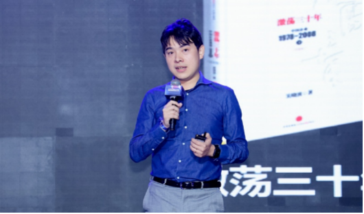 　　军武科技创始人曾航上台演讲