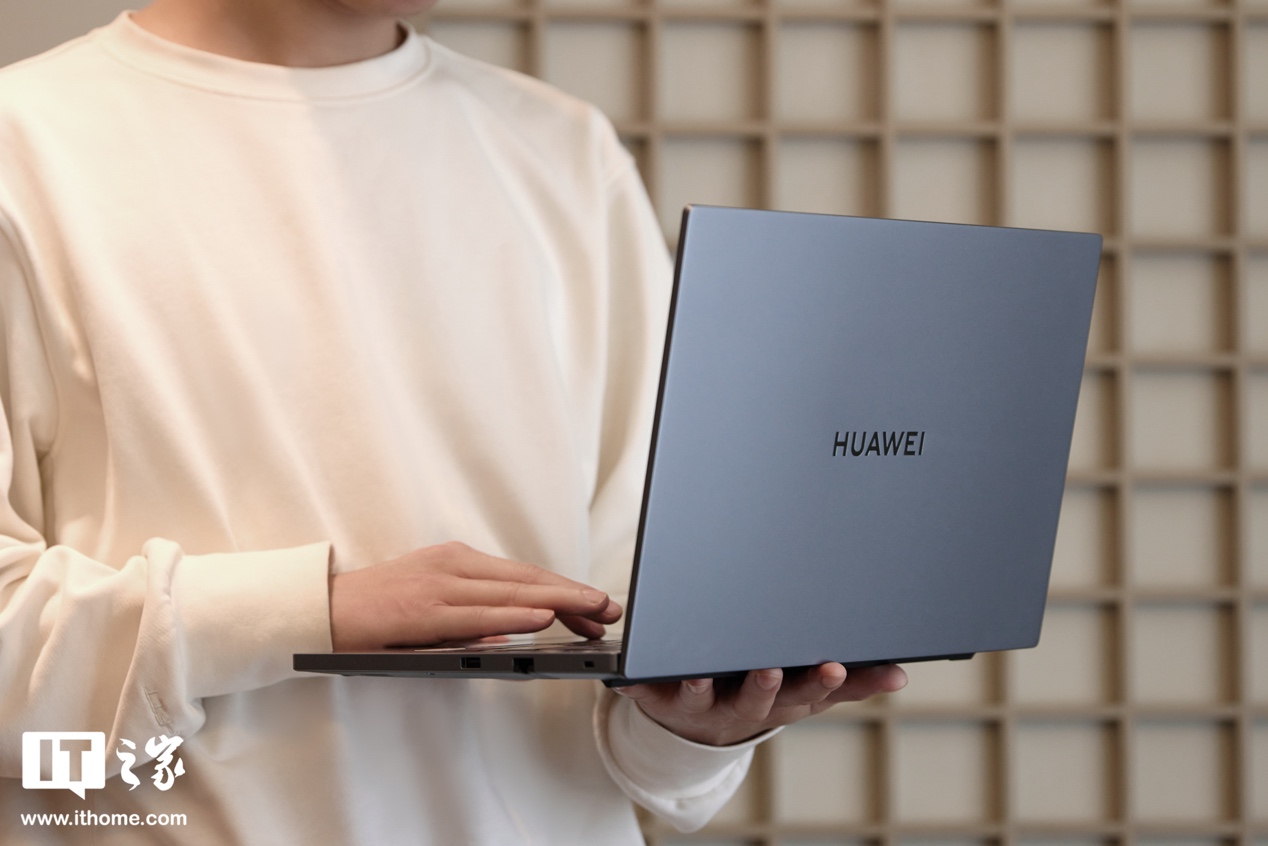 it之家开箱时尚兼具沉稳商用笔记本华为擎云g540开箱图赏