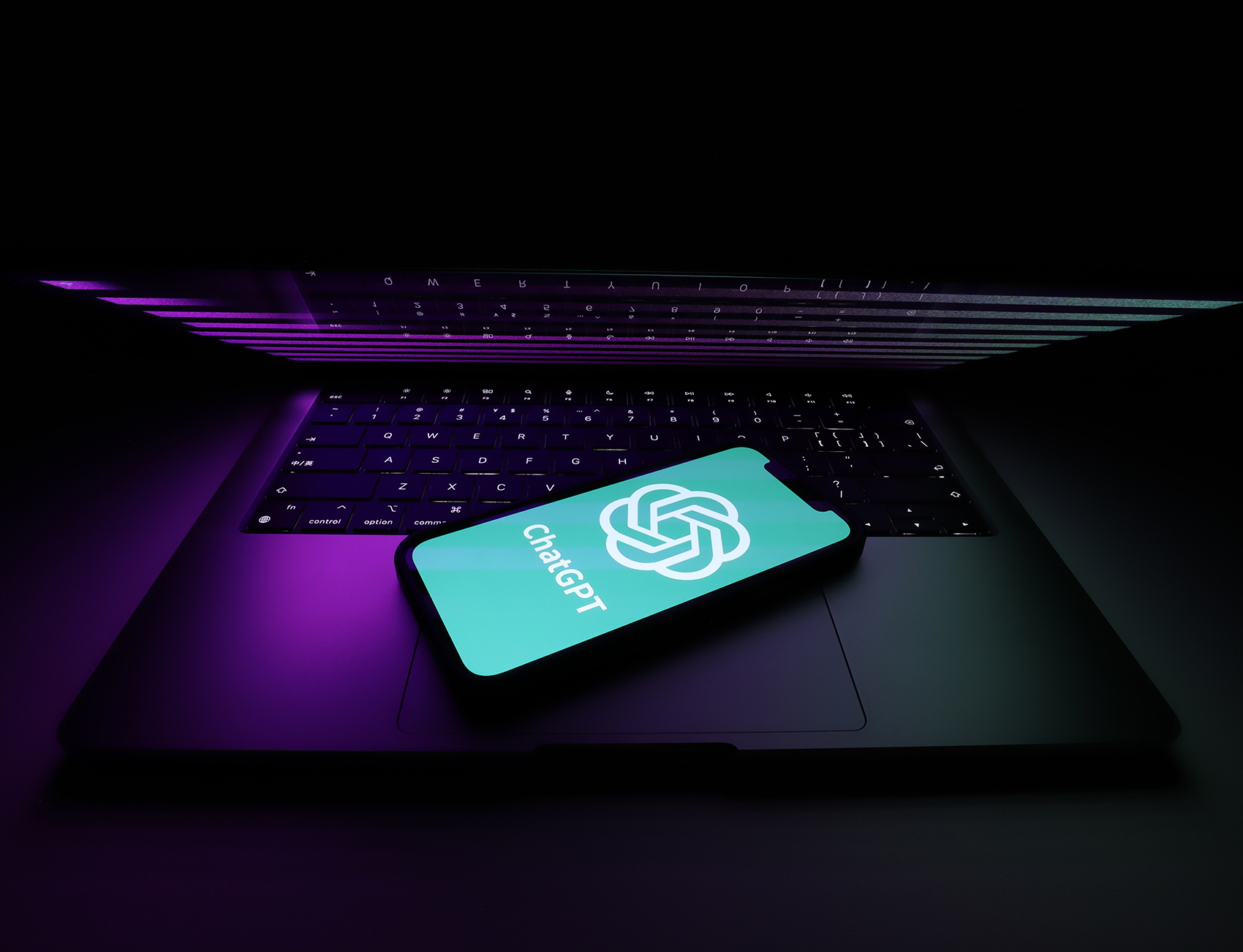 「AI版权争夺战：内容巨头怒向科技巨头，付费还是免费？」