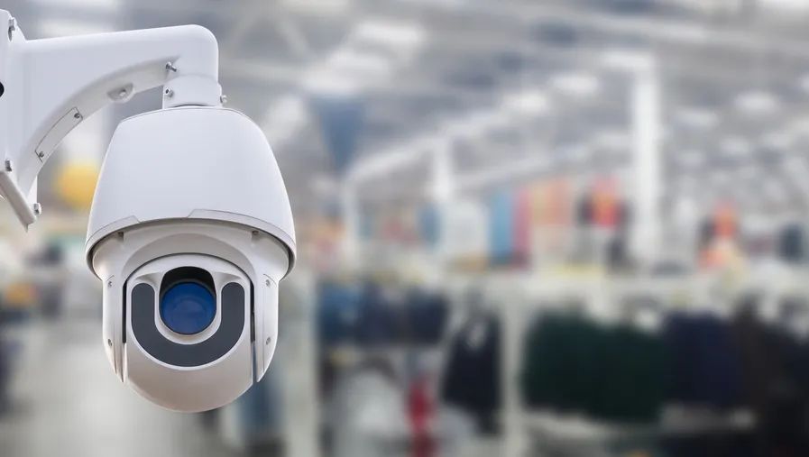 纷纷安装了这种具有人脸识别功能的摄像头,一套设备每天采集量在3000