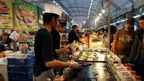 　　(马来西亚的Geylang Ramadan Bazaar斋月集市)