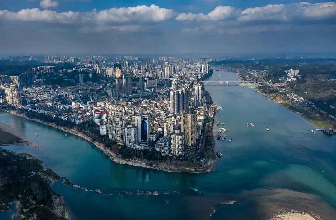 乐山岷江,青衣江,大渡河三江汇合,图源视觉中国