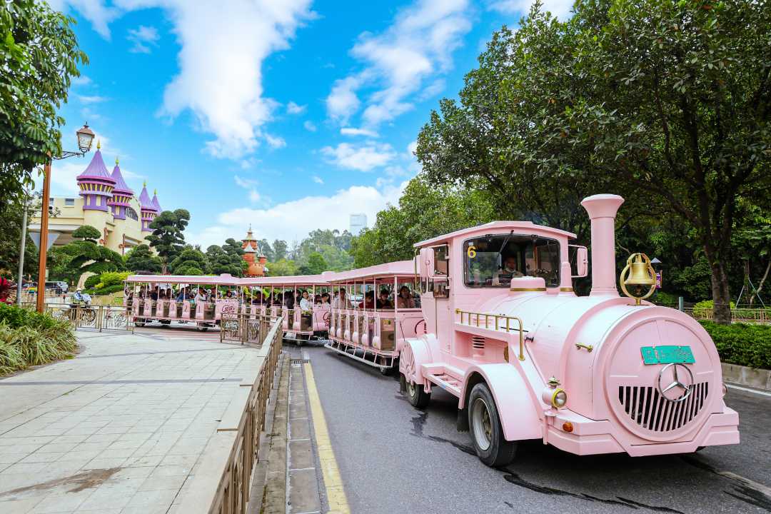 广州长隆野生动物世界"网红"游园小火车.喻剑摄