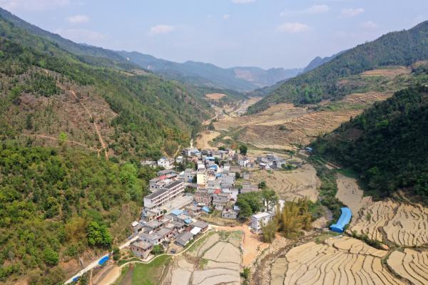 新华全媒 丨大山教师"夫妻档" 坚守初心三十载|小学_新浪财经_新浪网