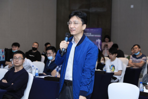 　　(参会医生积极参与互动问答)