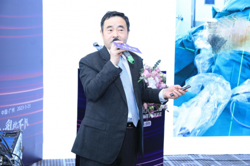 参会医生们对李高峰教授分享的多种术式和技法充满钻研精神,结合从业