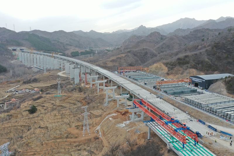 3月23日拍摄的承平高速河北兴隆段(无人机照片).