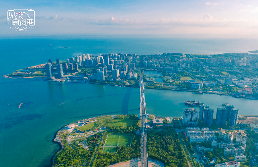 海口世纪大桥附近的海湾风光。海南日报记者 李天平 摄