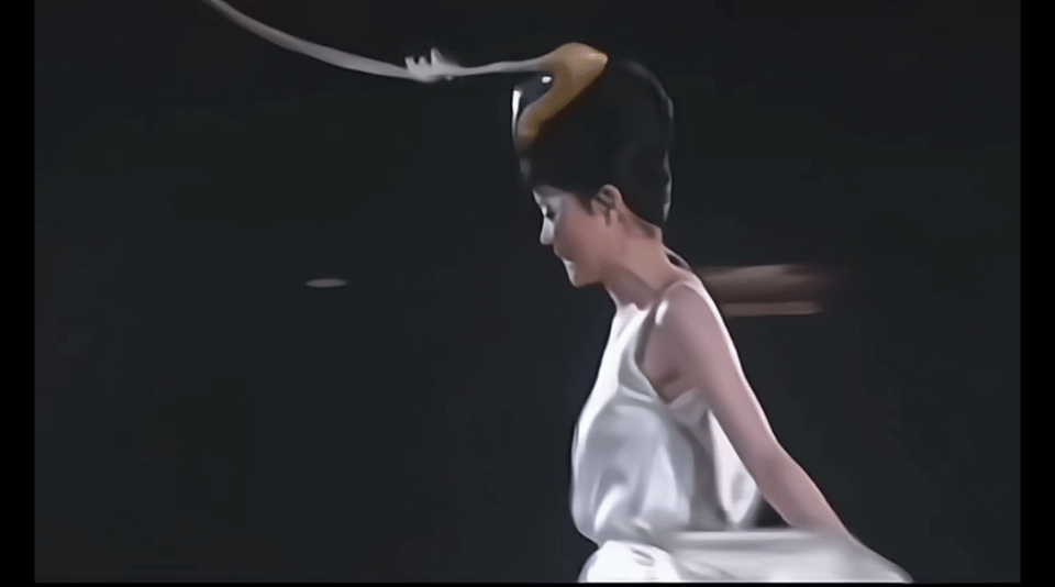 要是换个人，可能就以为是跳大神了