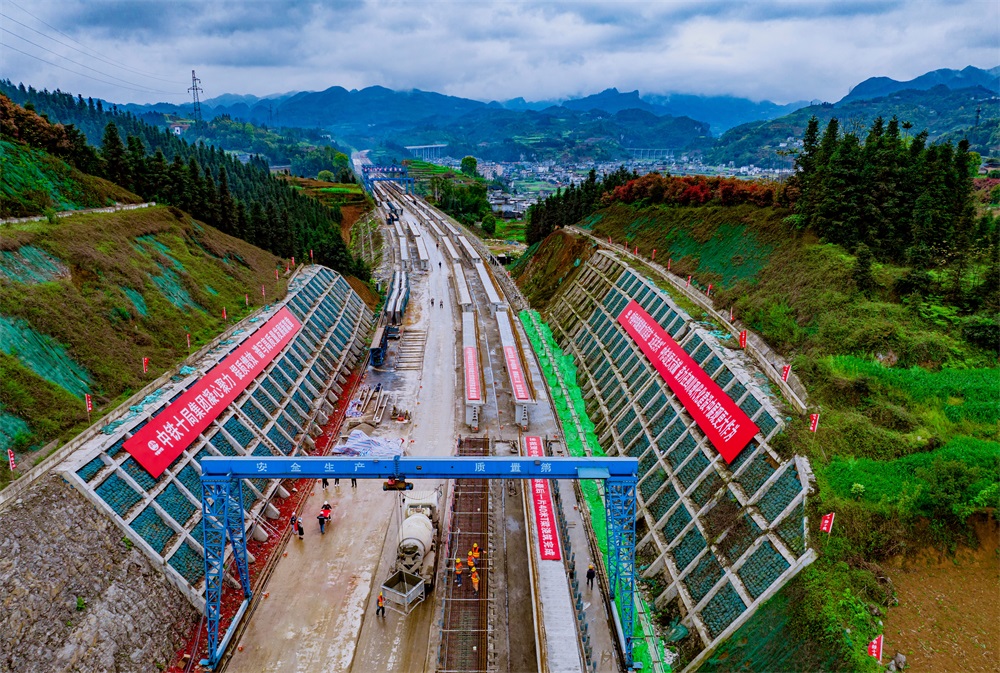 宜威高速5标1714片t型梁预制任务率先完成