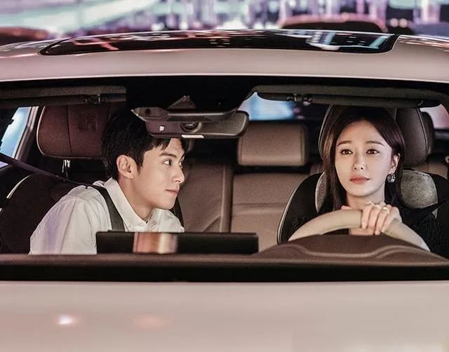 题图:《理智派生活》秦岚,王鹤棣剧照.