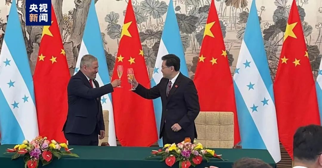 3月26日，中华人民共和国和洪都拉斯共和国建立外交关系