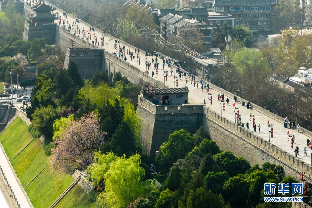 这是西安明城墙景色(3月25日摄,无人机照片).