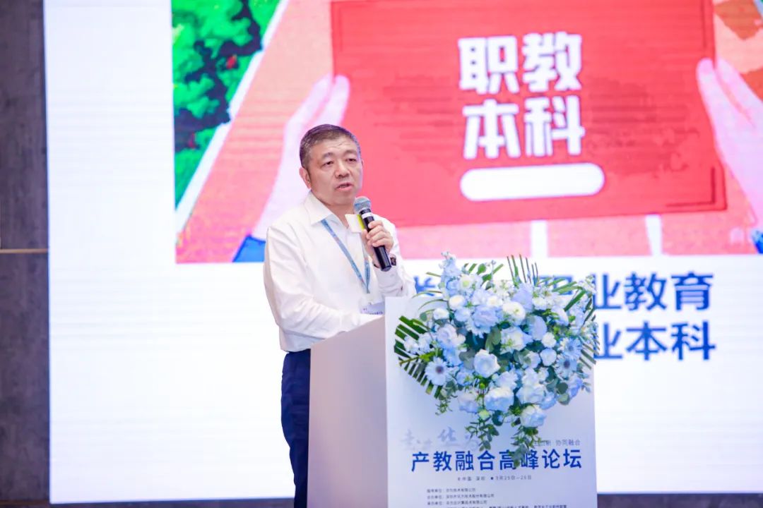 　　重庆机电职业技术大学副校长王力