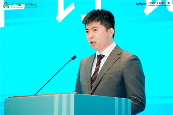 　　中国循环经济协会石油化工专委会秘书长 张松臣